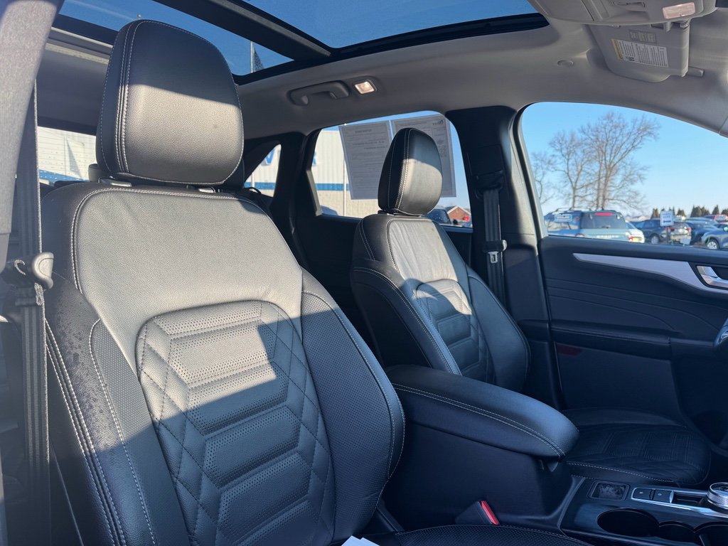 Used 2023 Ford Escape Platinum w/ Premium Technology Package AWD/4WD image 14