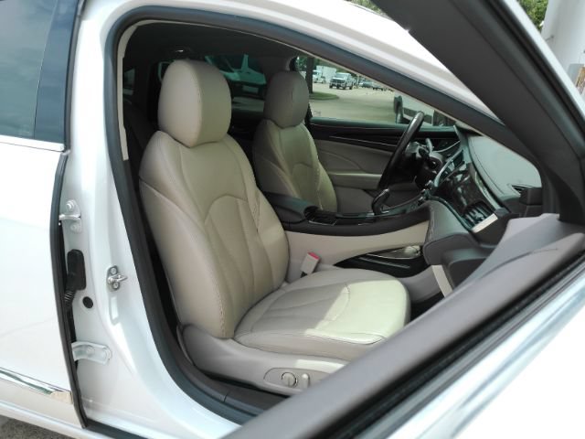 Used 2017 Buick LaCrosse Essence FWD image 23