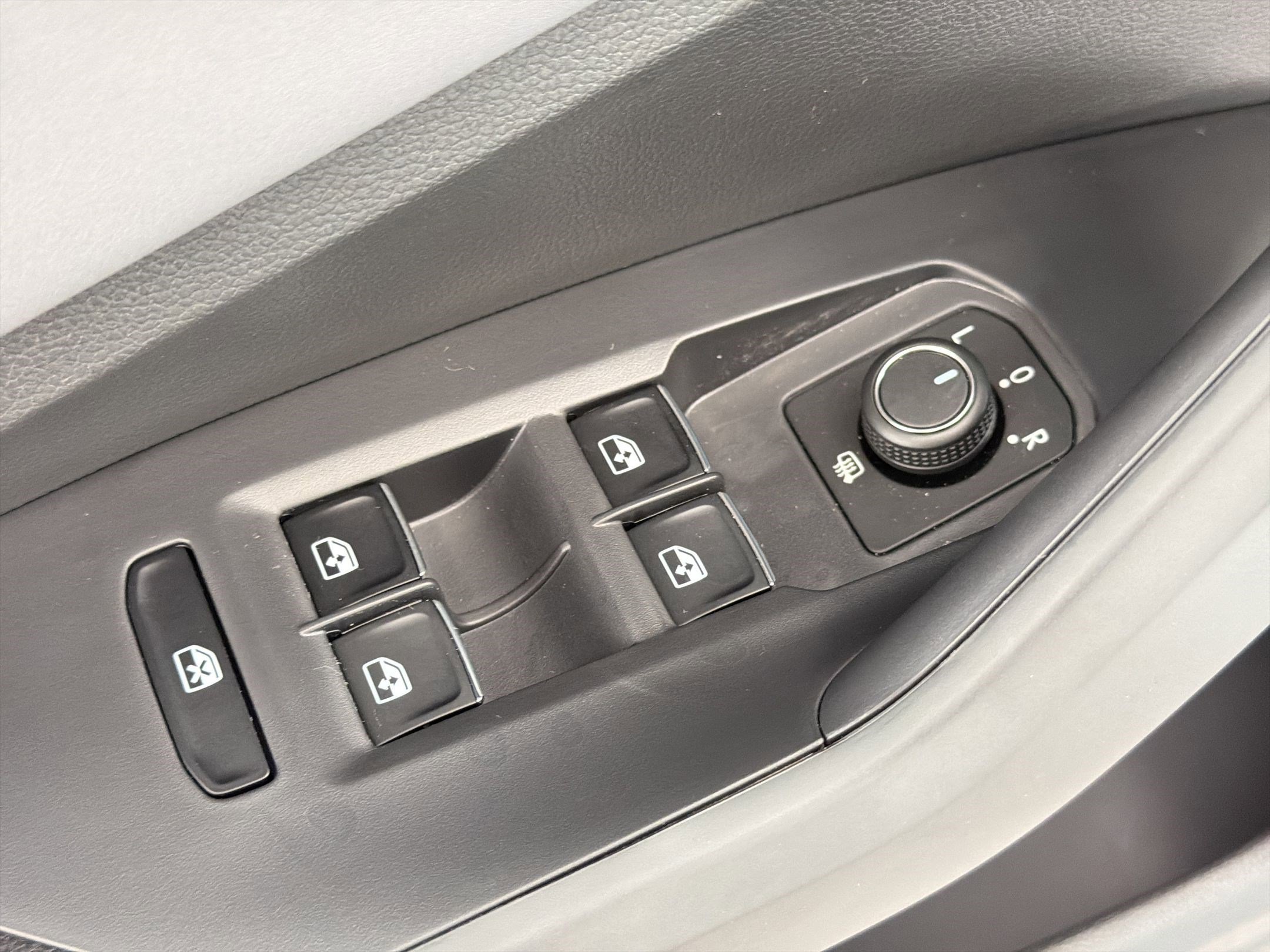 New 2026 Volkswagen Jetta SE FWD image 13