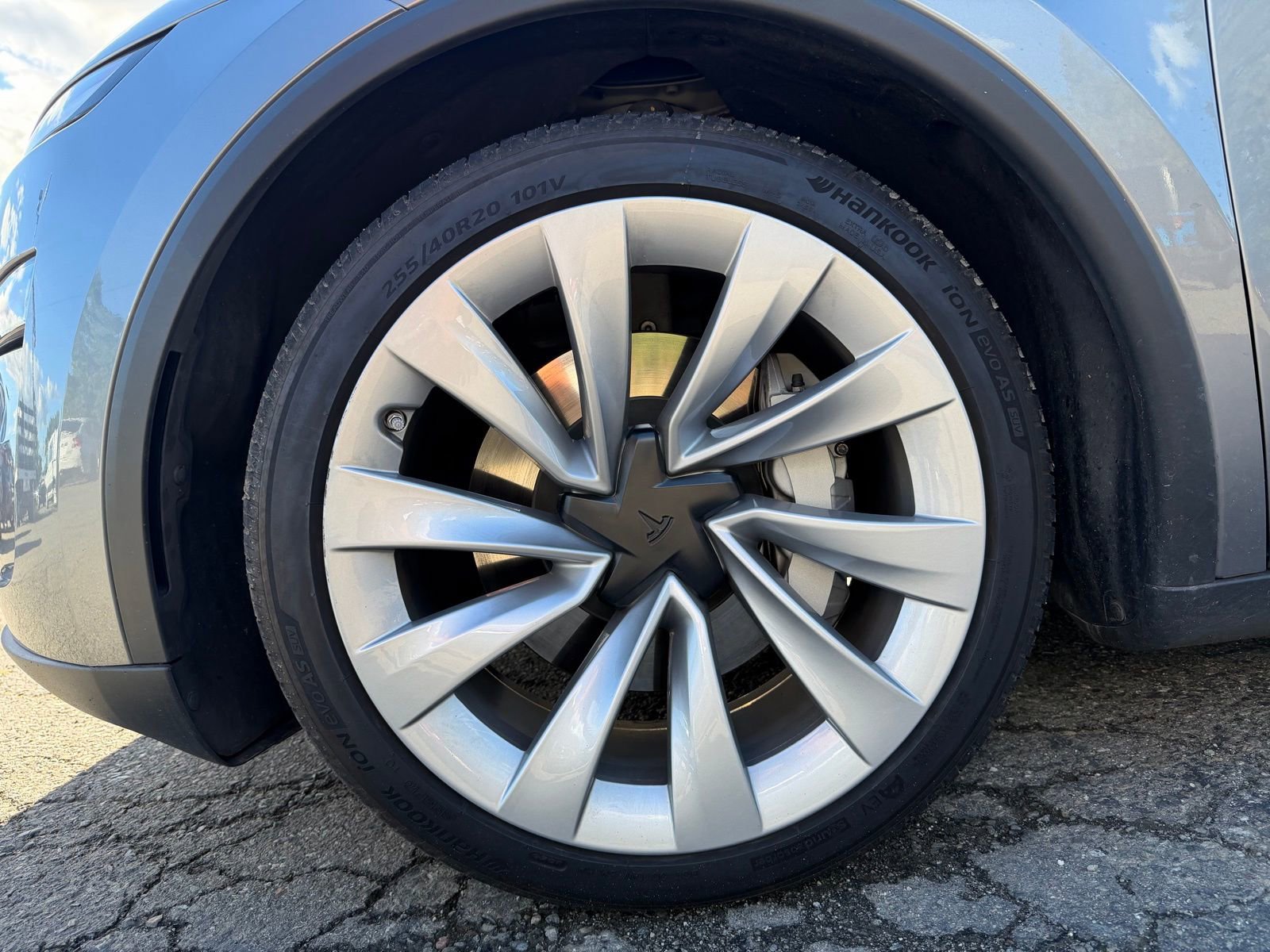 Used 2026 Tesla Model Y AWD image 9