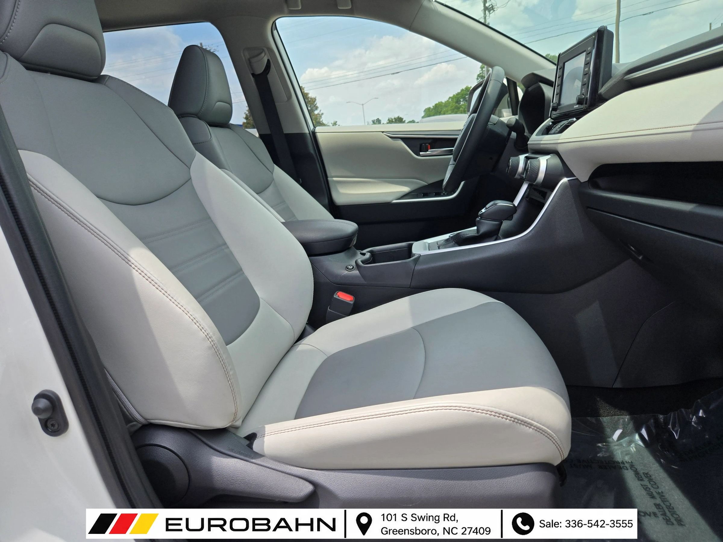 Used 2022 Toyota RAV4 XLE Premium AWD/4WD image 23