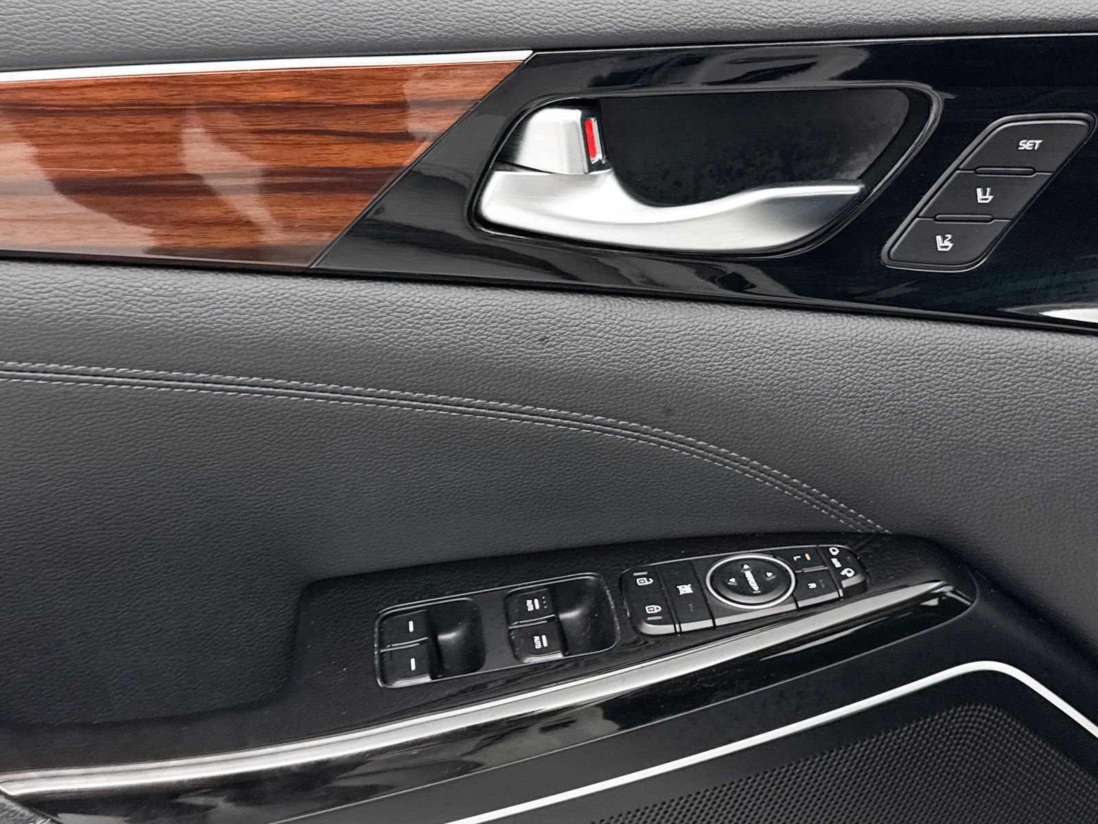 Used 2017 Kia Cadenza Technology FWD image 30