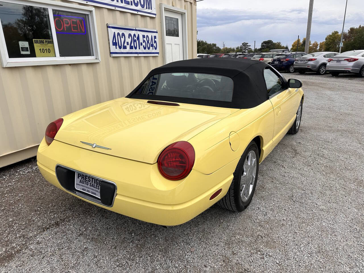 Used 2002 Ford Thunderbird Deluxe image 9