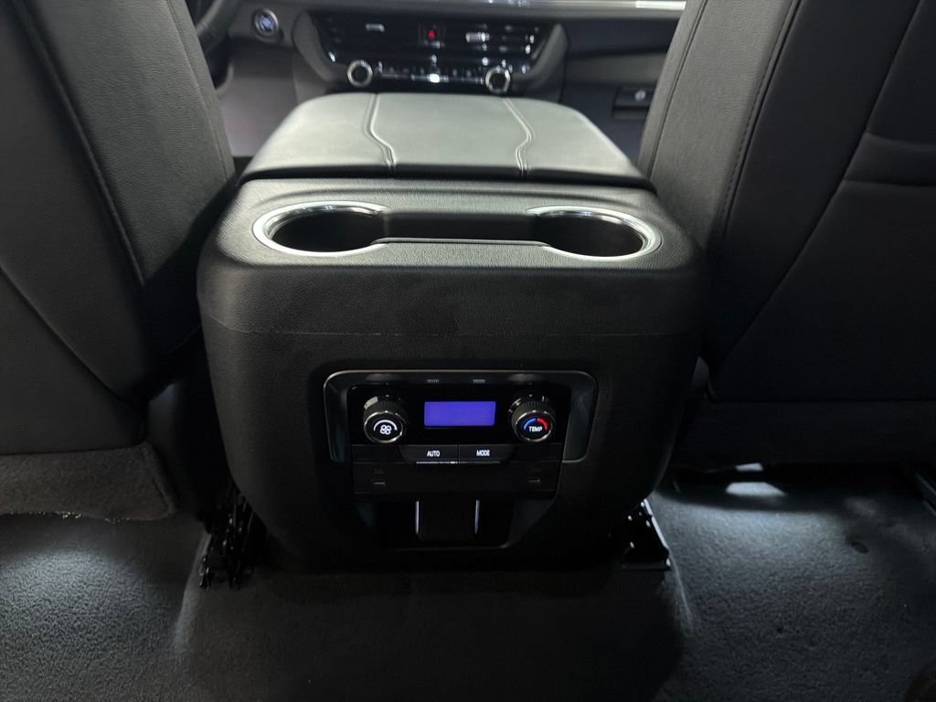 Used 2025 Chevrolet Suburban Z71 AWD/4WD image 14