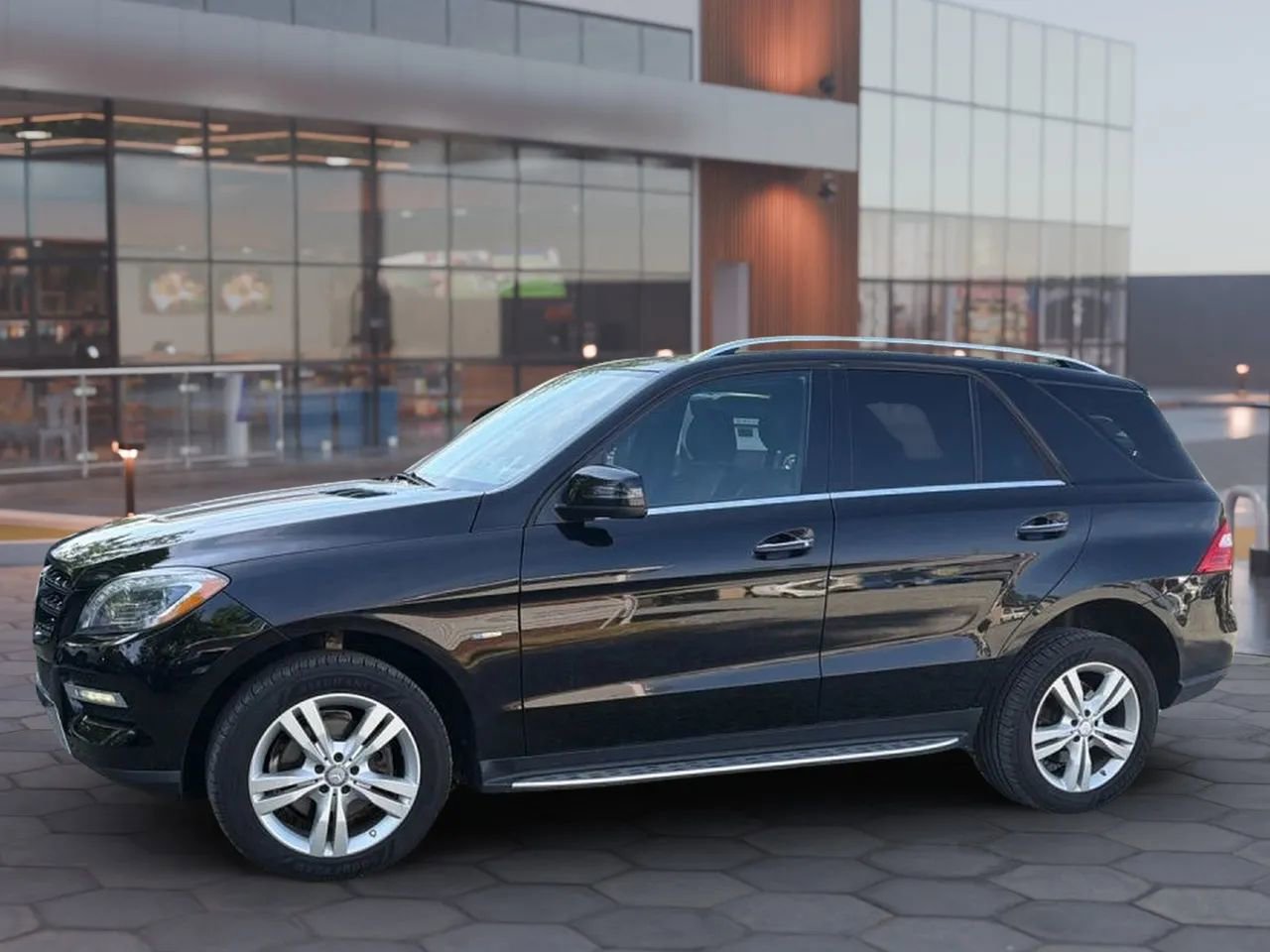 Used 2012 Mercedes-Benz ML 350 BlueTEC 4MATIC image 2