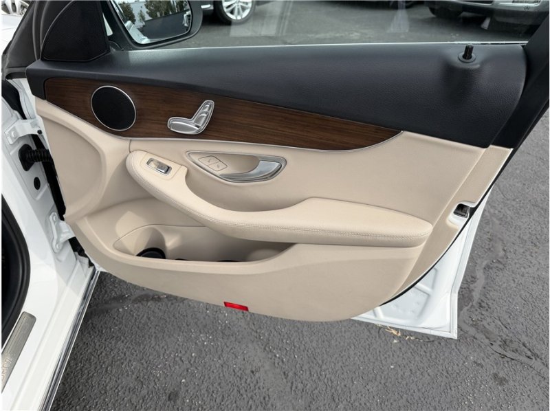 Used 2020 Mercedes-Benz C 300 Sedan image 29