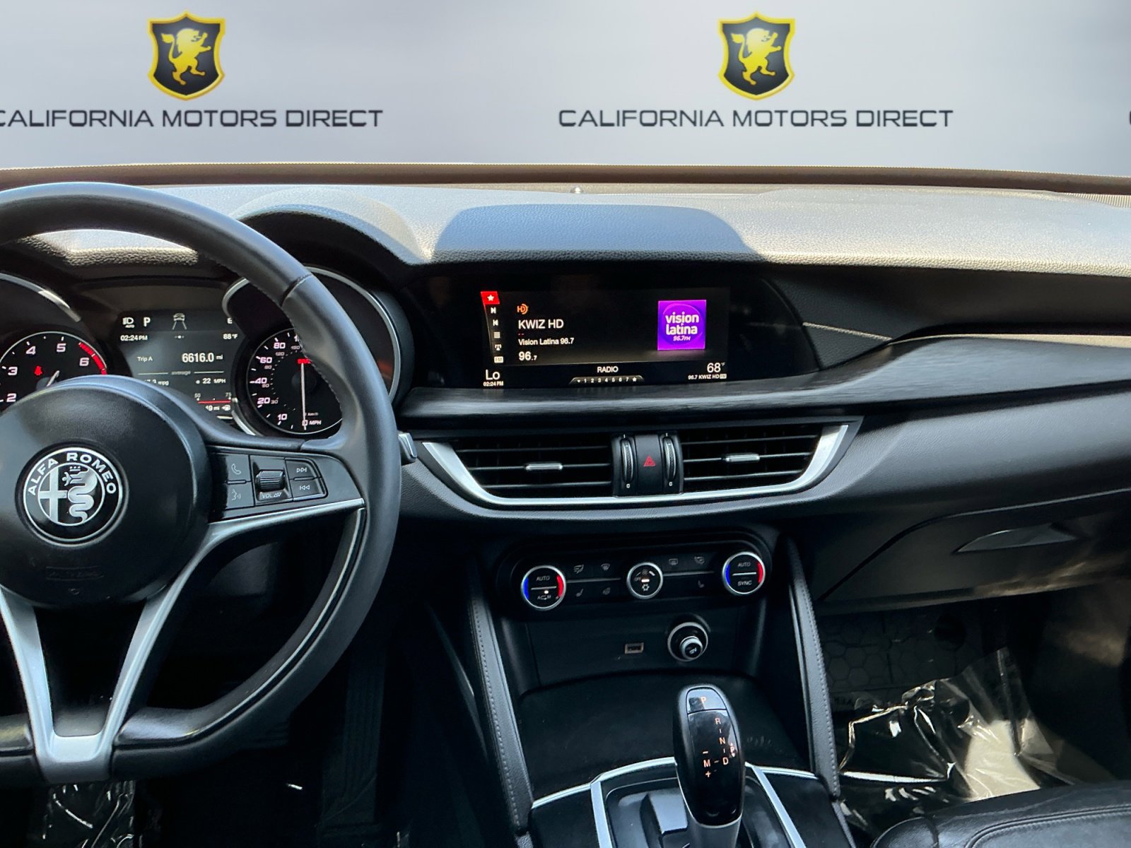 Used 2018 Alfa Romeo Stelvio AWD image 13