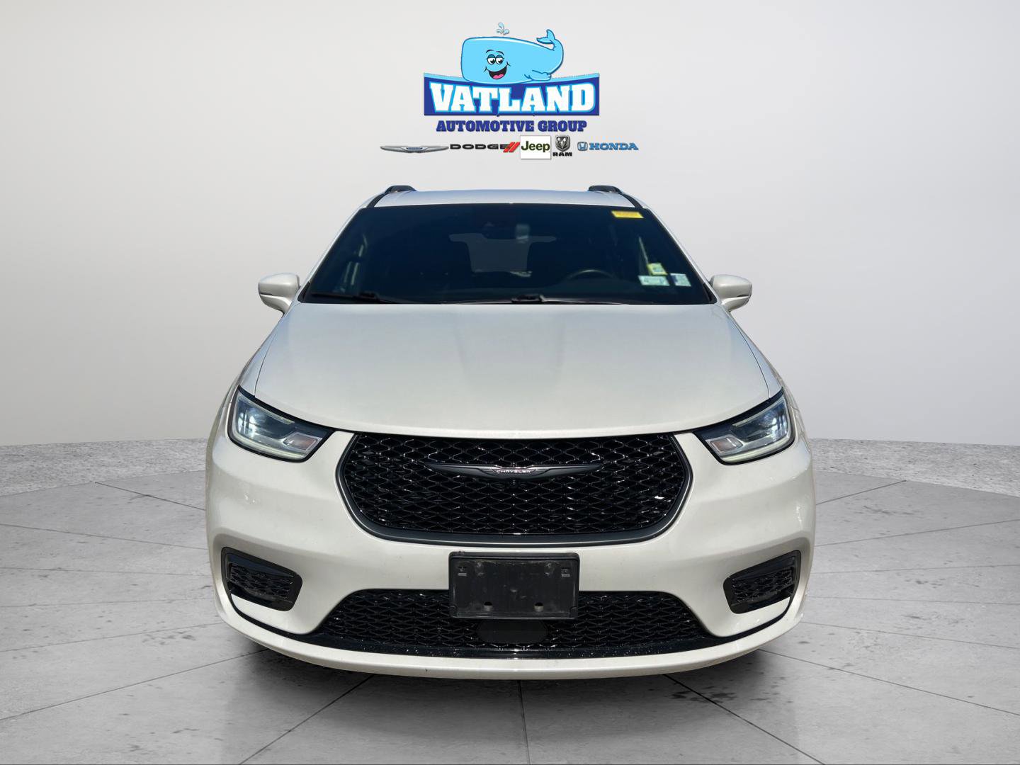 Certified 2021 Chrysler Pacifica Touring-L w/ S Appearance Package image 8