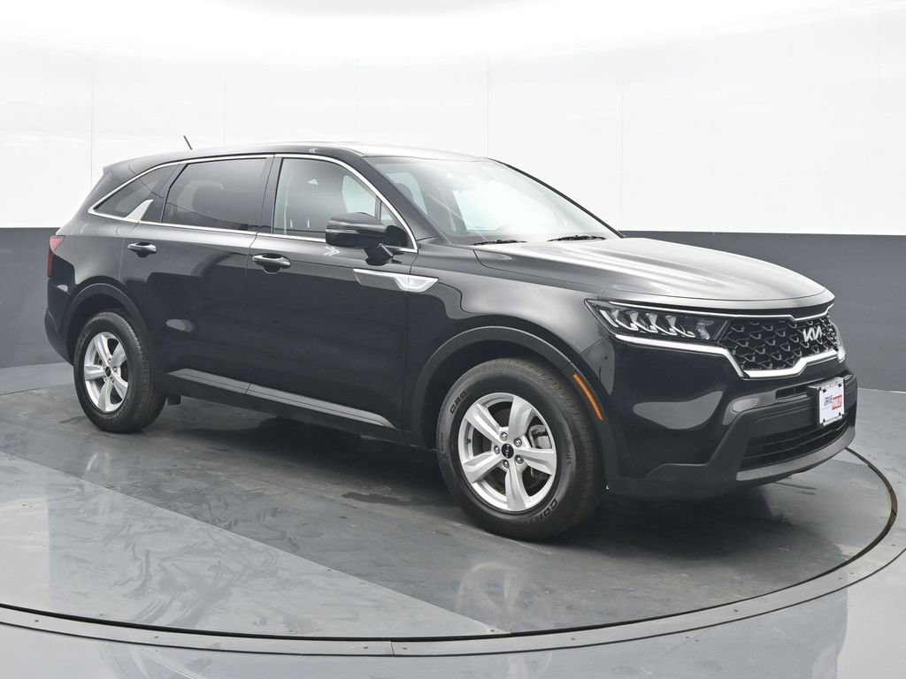 Used 2023 Kia Sorento LX image 9