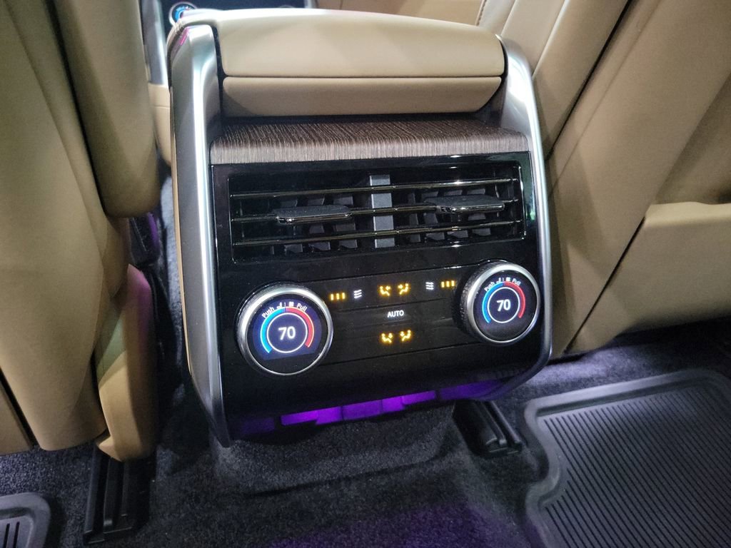 Used 2023 Land Rover Range Rover SE image 23