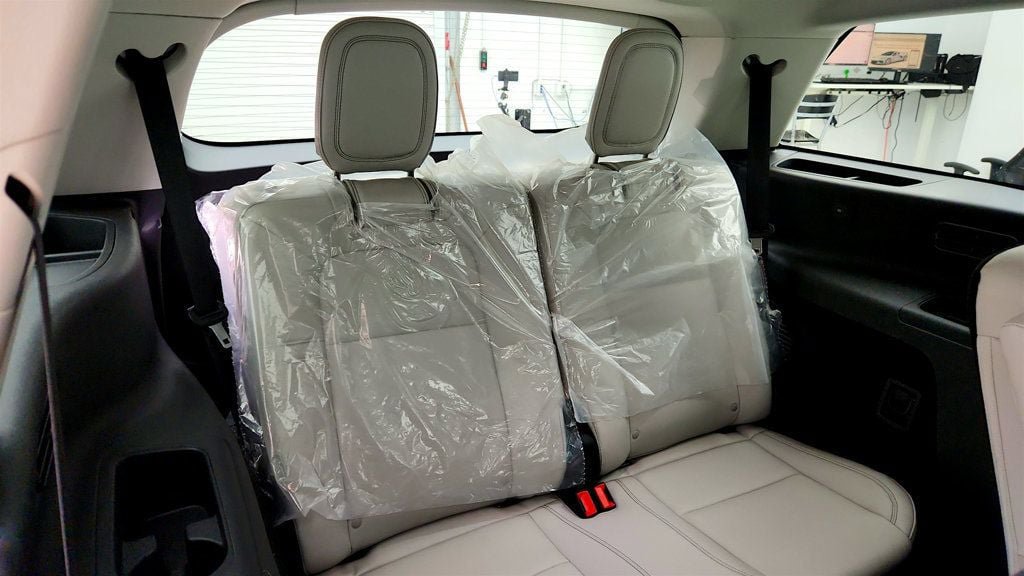 Used 2025 Lincoln Aviator 2WD w/ Jet Appearance Package image 18