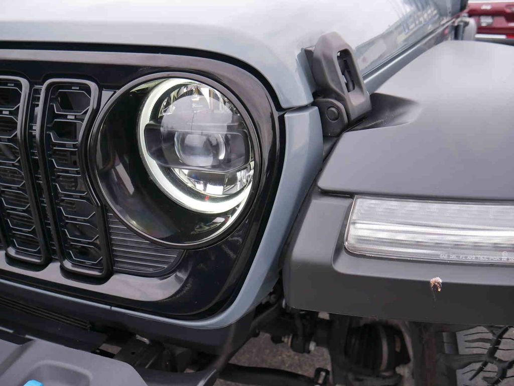 Used 2024 Jeep Wrangler Unlimited image 26