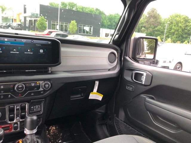 Used 2025 Jeep Gladiator Willys AWD/4WD image 24
