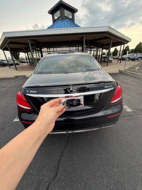 Used 2017 Mercedes-Benz E 300 4MATIC image 3