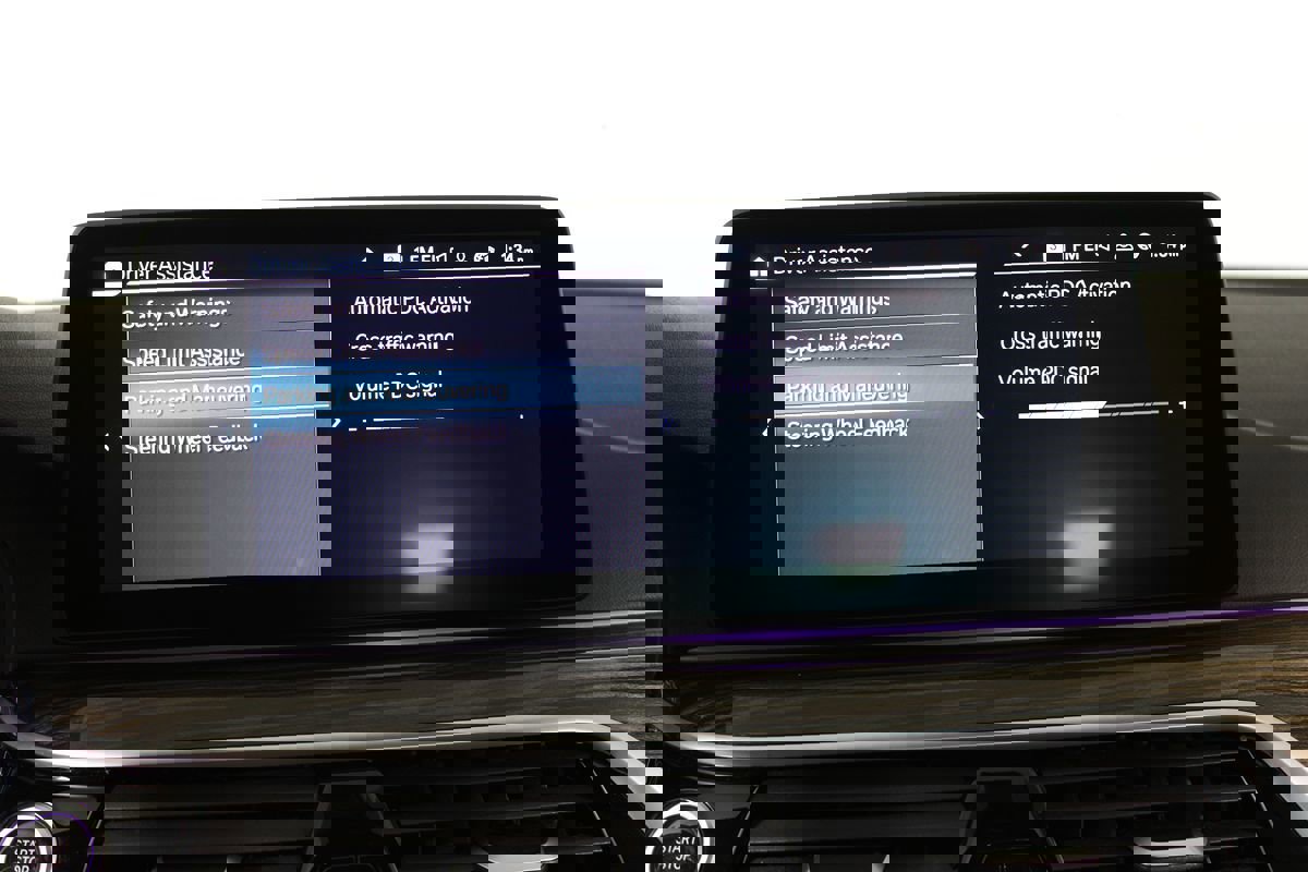 Used 2023 BMW 530e 530e w/ M Sport Package image 32