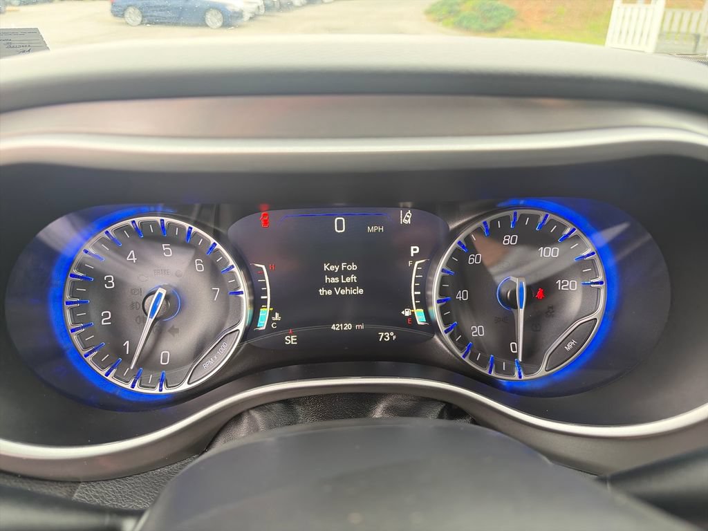 Used 2025 Chrysler Pacifica Select FWD image 16