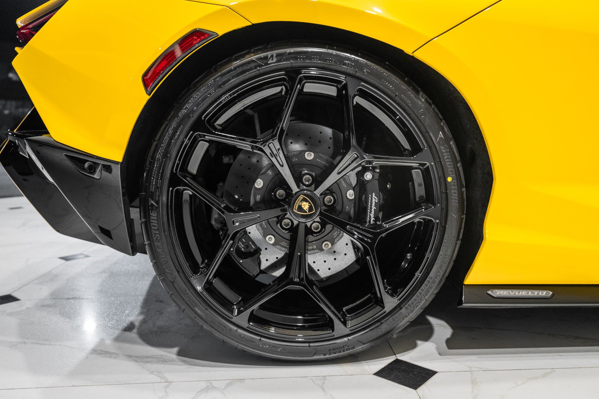 Used 2024 Lamborghini Revuelto image 14