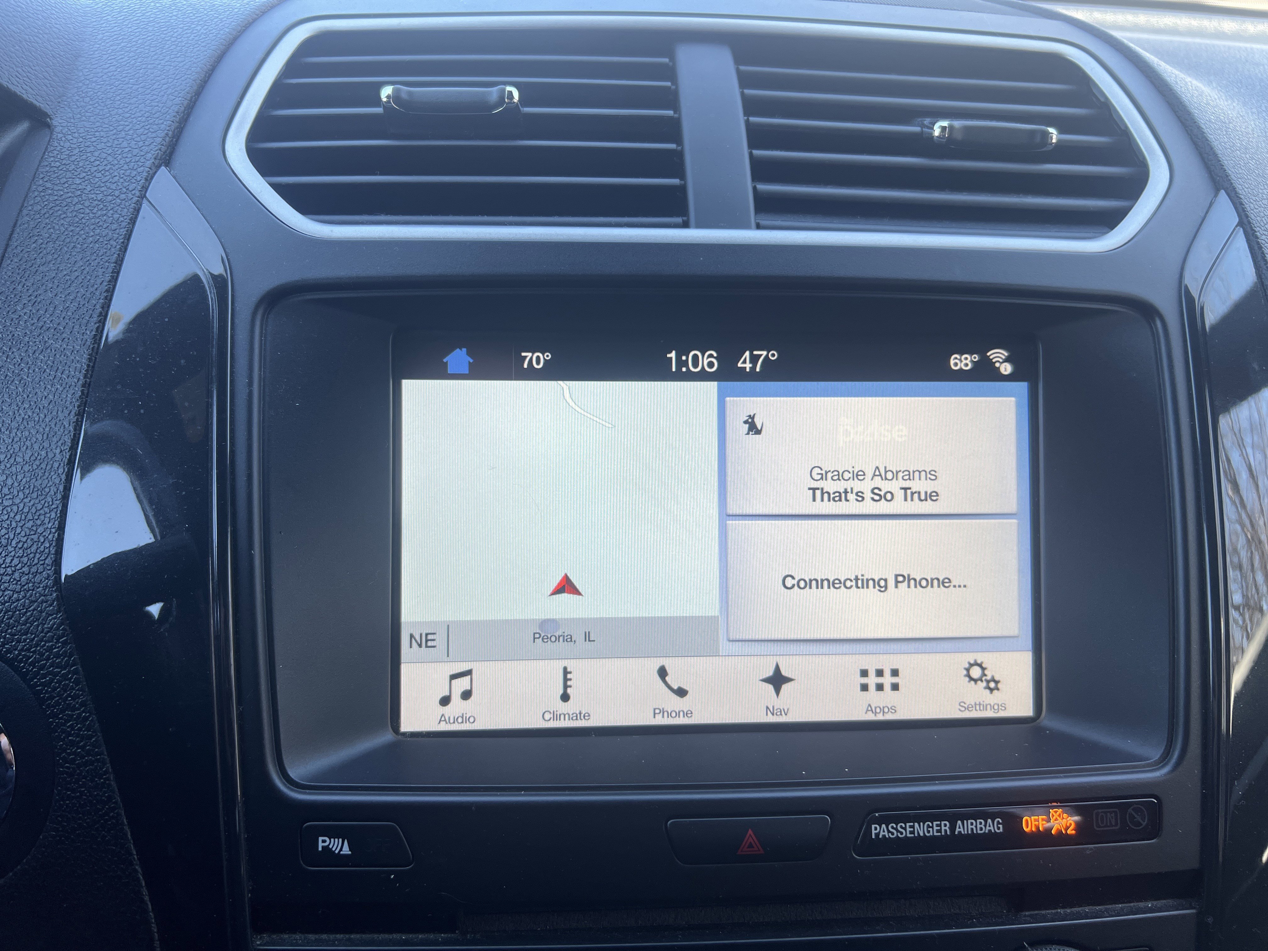 Used 2017 Ford Explorer XLT w/ Equipment Group 202A AWD/4WD image 14