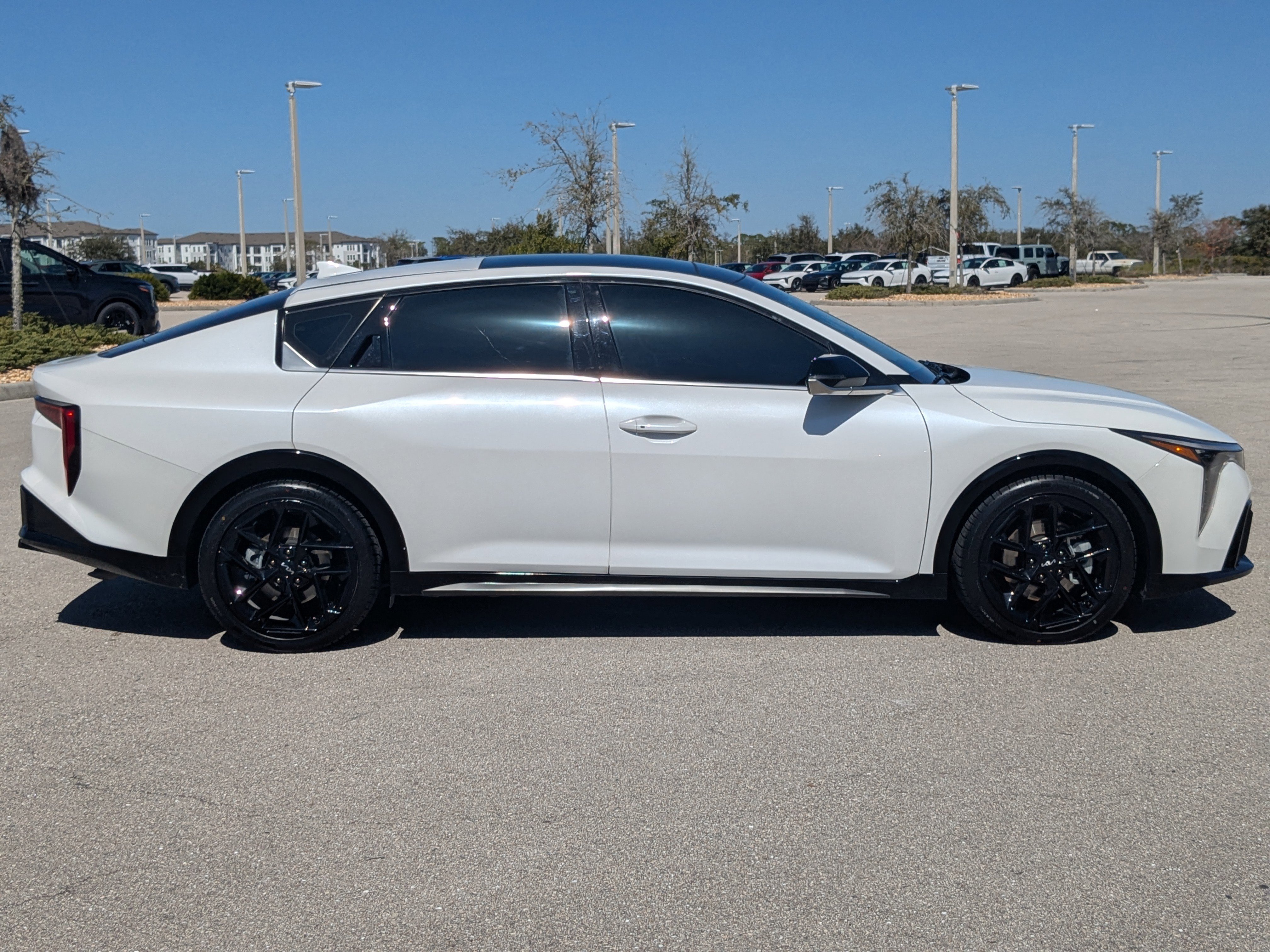 Certified 2025 Kia K4 GT-Line Turbo image 4