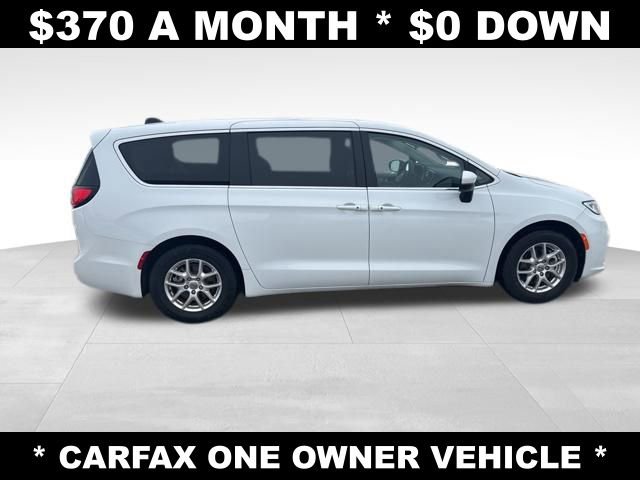 Used 2023 Chrysler Pacifica Touring-L FWD image 6