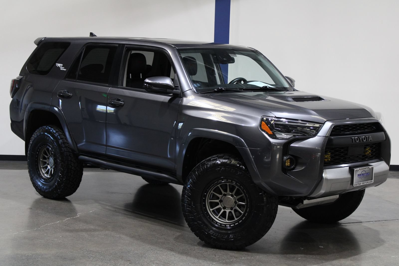 Used 2020 Toyota 4Runner TRD Off-Road Premium w/ Moonroof Package AWD/4WD image 3