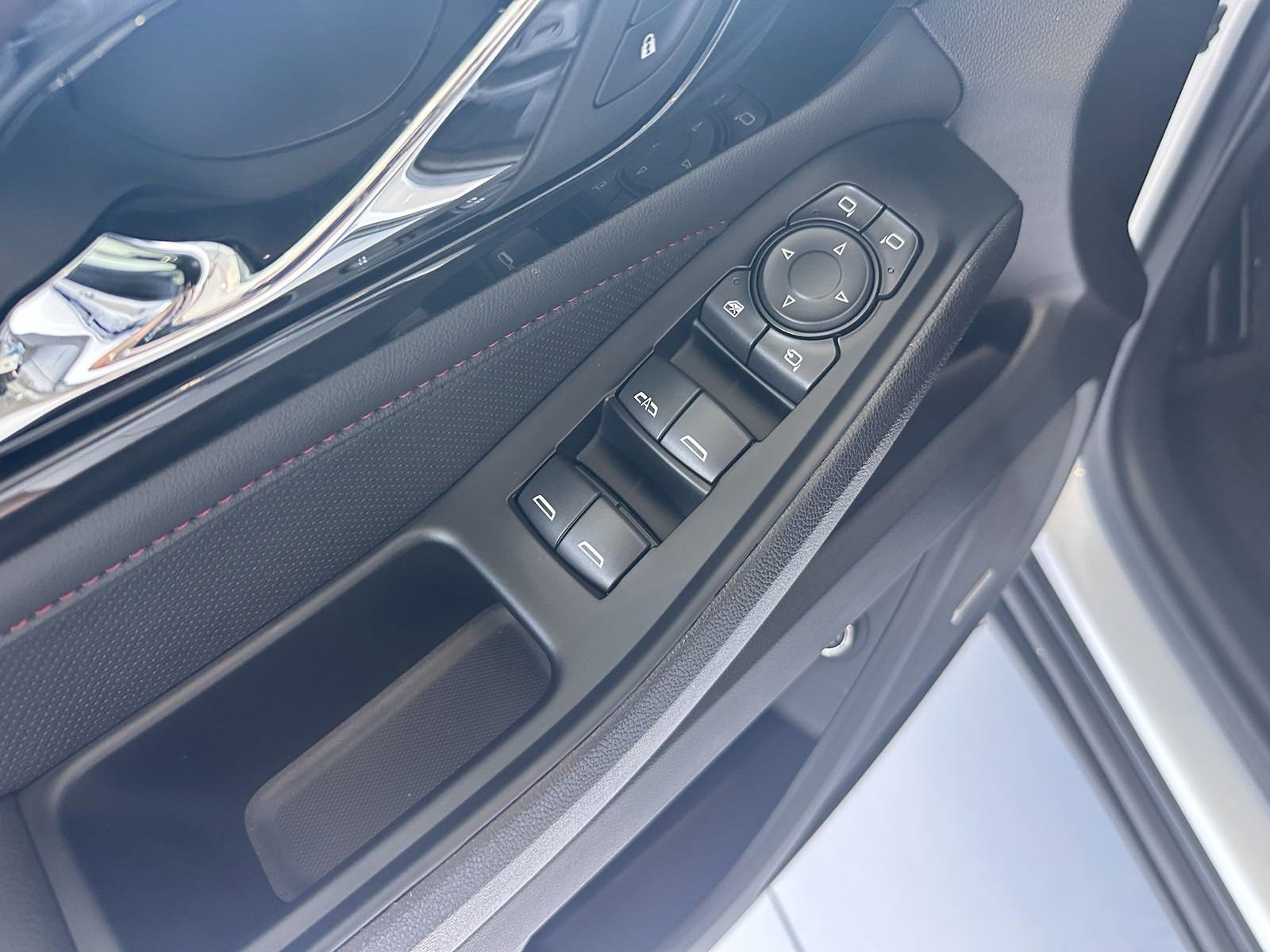 New 2023 Chevrolet Traverse RS w/ LPO, Floor Liner Package image 13