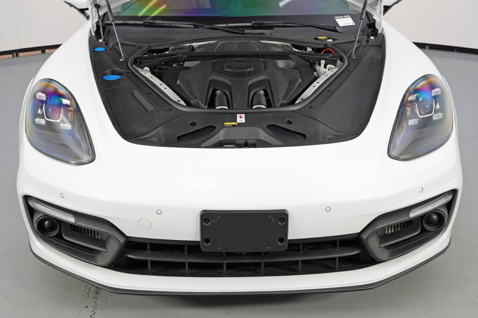 Used 2023 Porsche Panamera 4 image 8