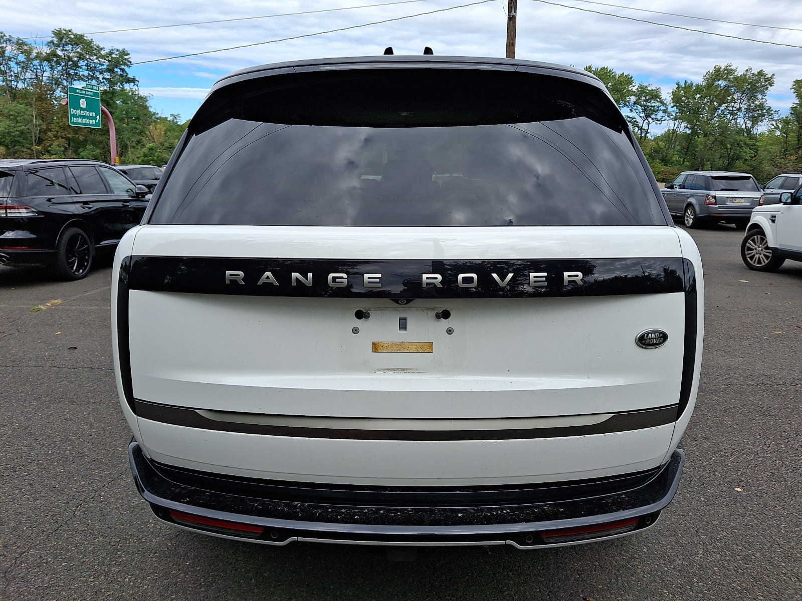 Used 2023 Land Rover Range Rover SE AWD/4WD image 4