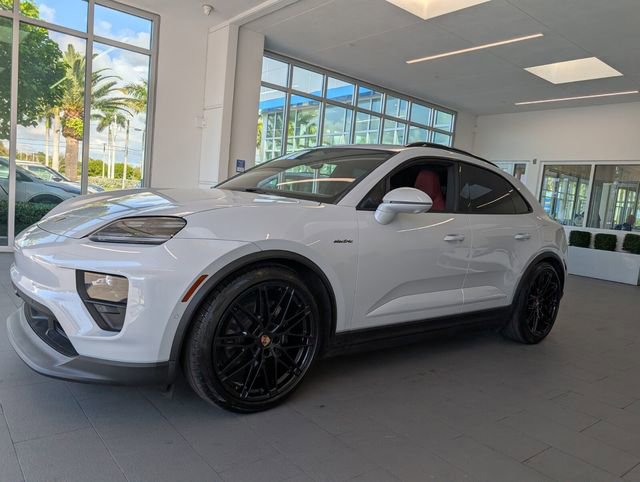 Used 2024 Porsche Macan 4 Electric image 3