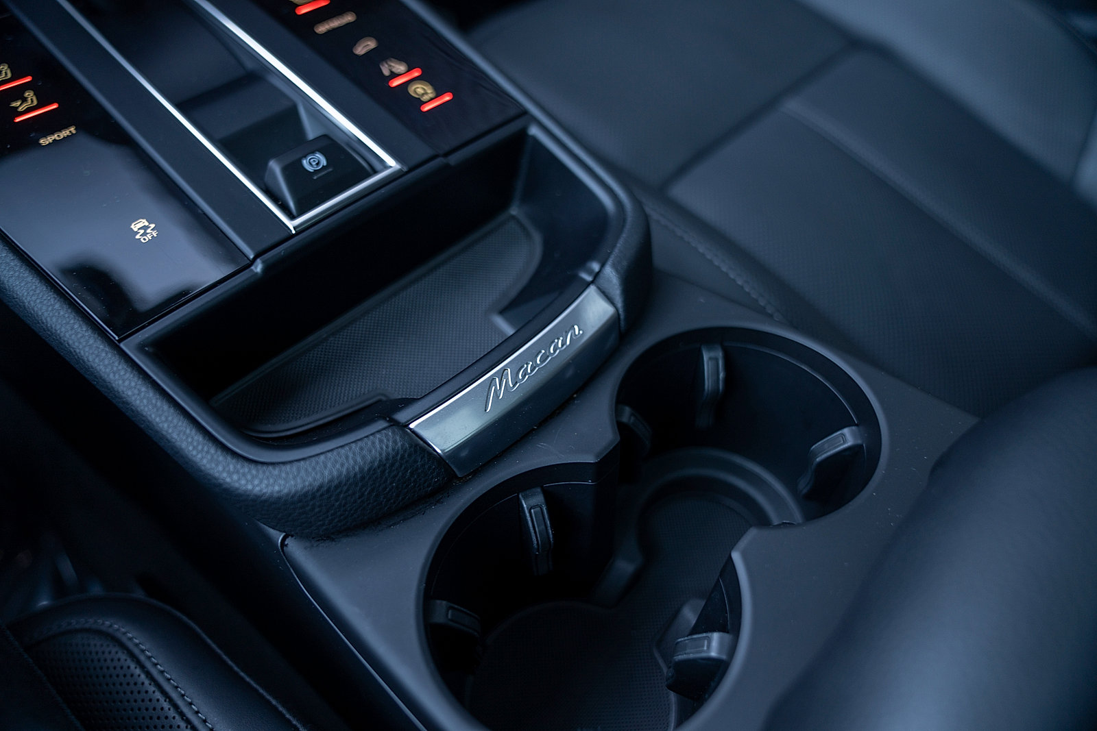Certified 2025 Porsche Macan AWD/4WD image 14