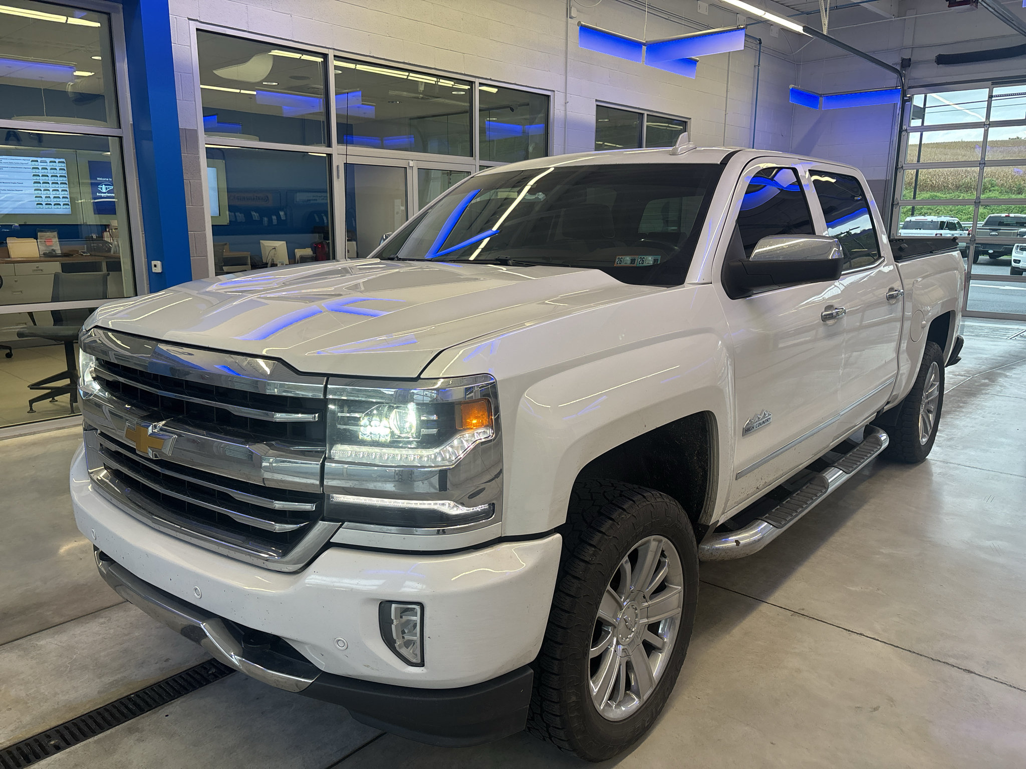 Used 2018 Chevrolet Silverado 1500 High Country AWD/4WD image 2