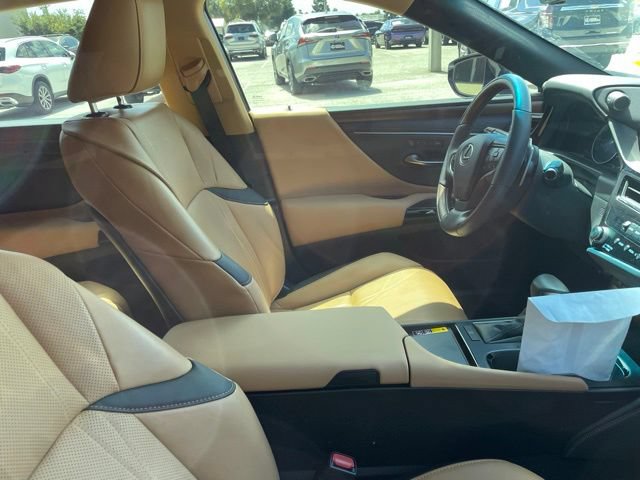 Used 2025 Lexus ES 350 w/ Luxury Package FWD image 8