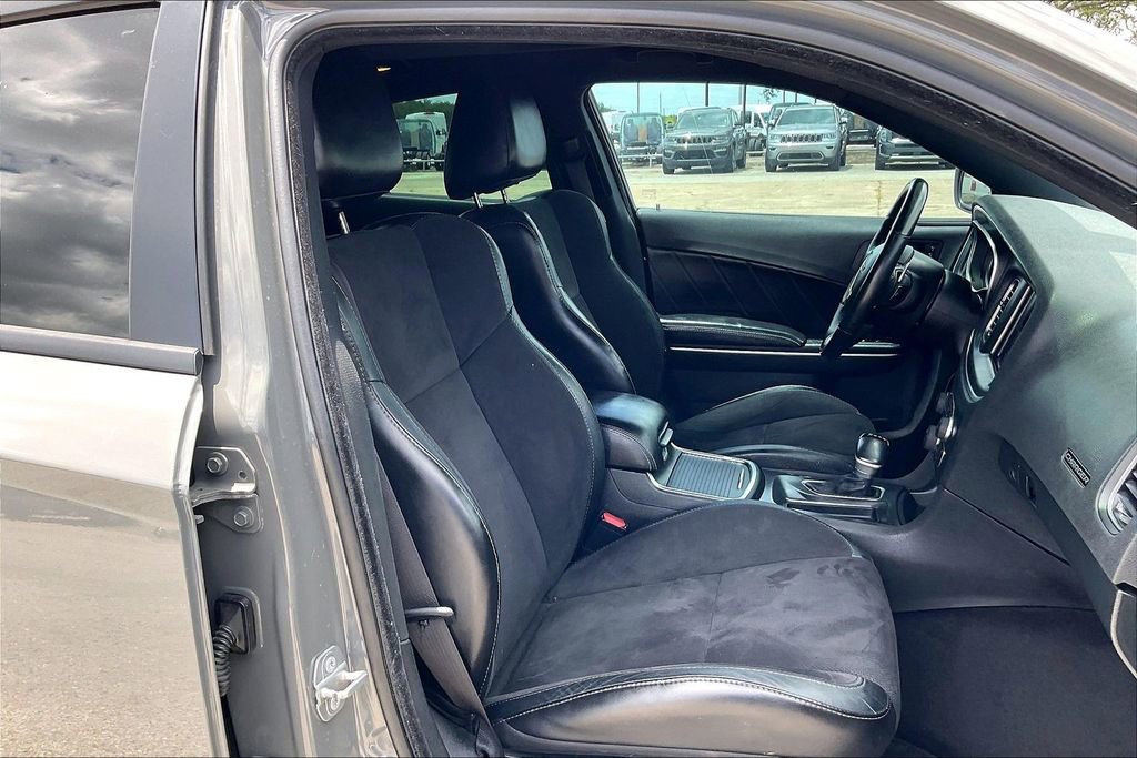 Used 2018 Dodge Charger R/T w/ Plus Group RWD image 29