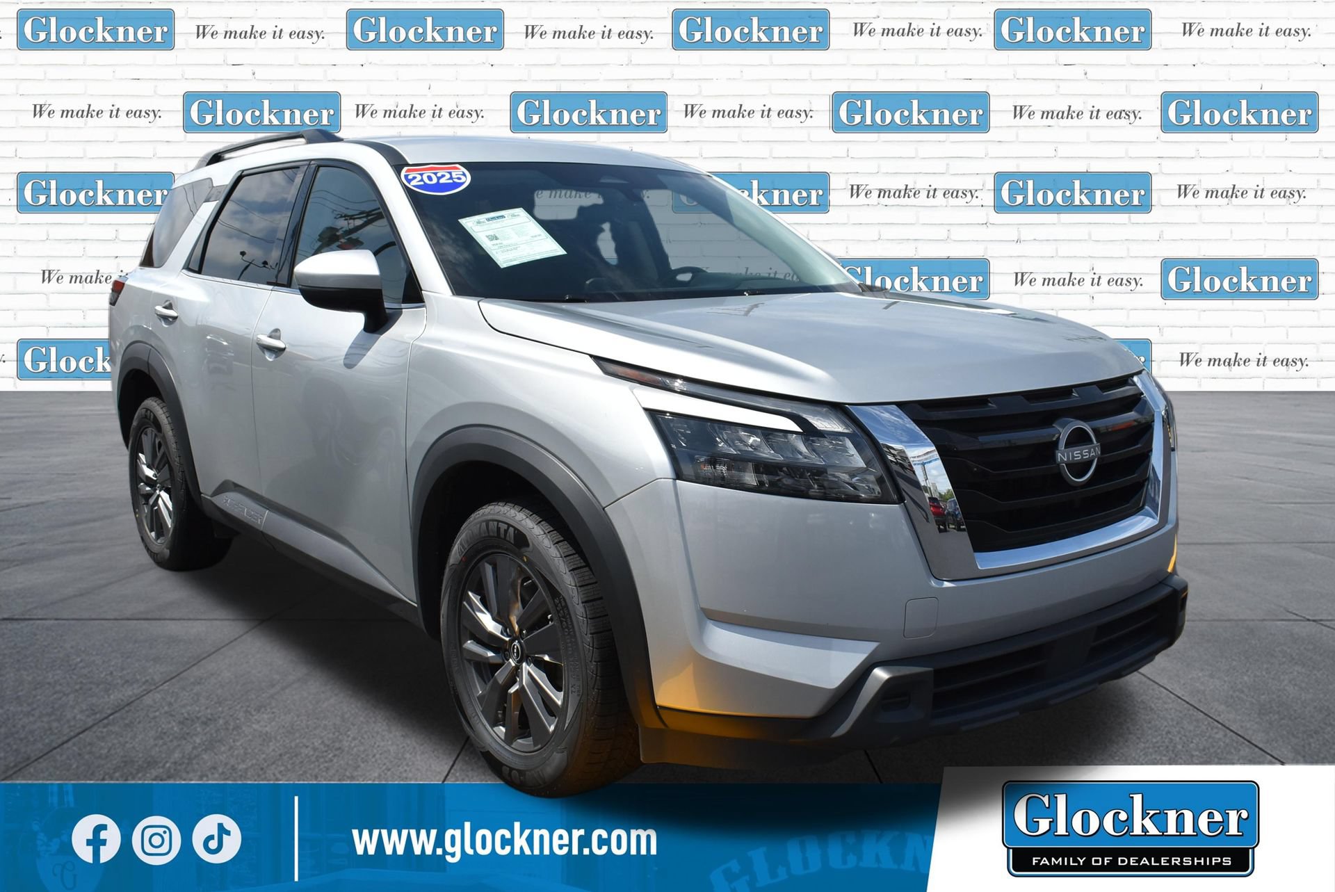 Used 2025 Nissan Pathfinder SV AWD/4WD image 3