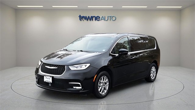 Used 2024 Chrysler Pacifica Touring-L