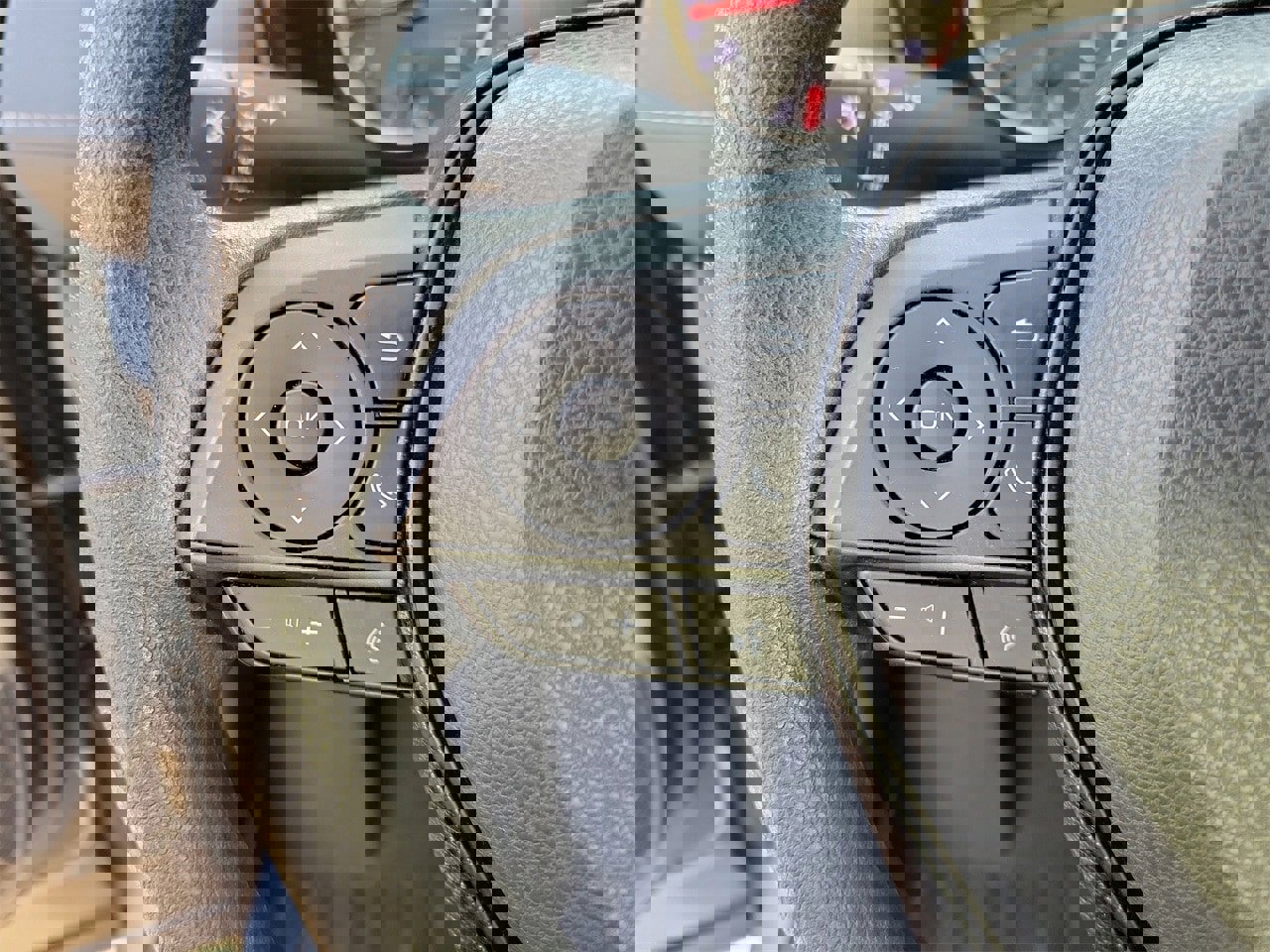 Used 2021 Toyota RAV4 LE image 19