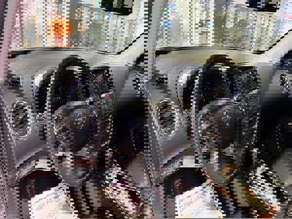 Used 2020 Nissan Pathfinder Platinum FWD image 30