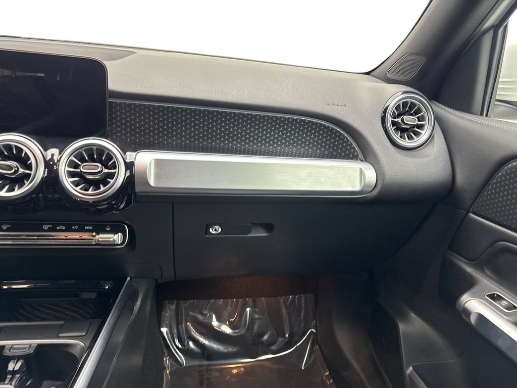 Used 2025 Mercedes-Benz GLB 250 w/ Exclusive Package image 55