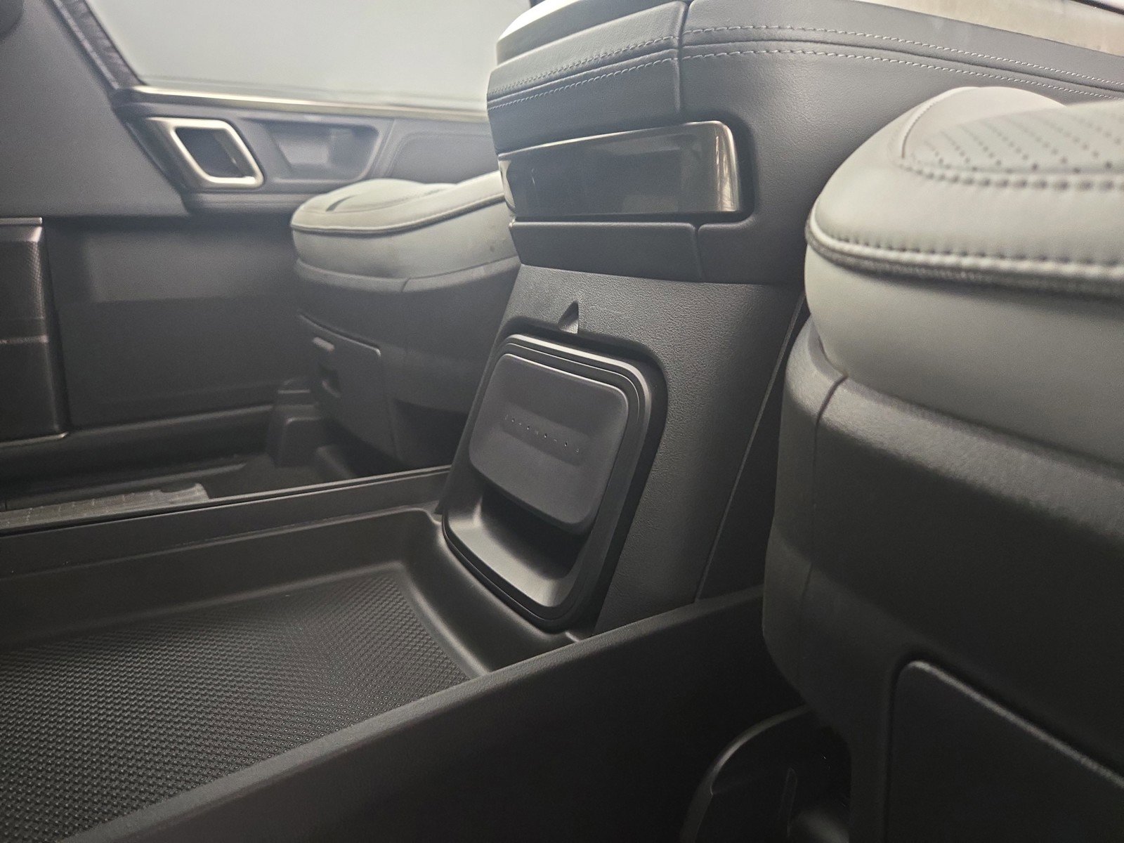 Used 2023 Rivian R1T Adventure image 31