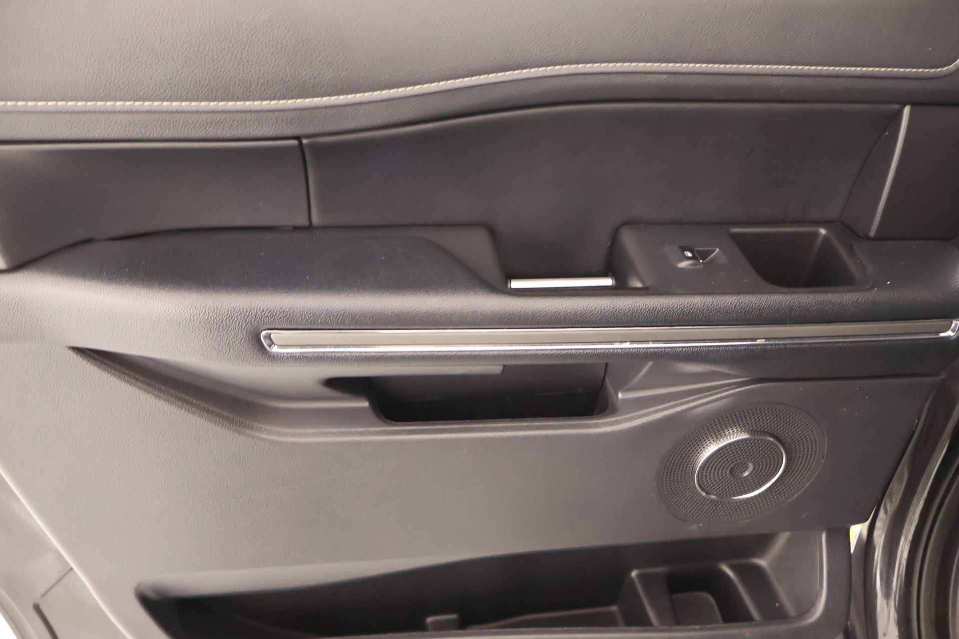 Used 2024 Ford Expedition Max XLT image 18