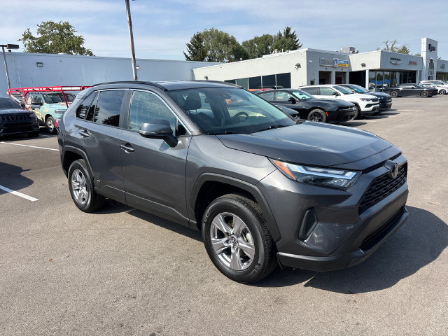 Used 2025 Toyota RAV4 XLE AWD/4WD image 5