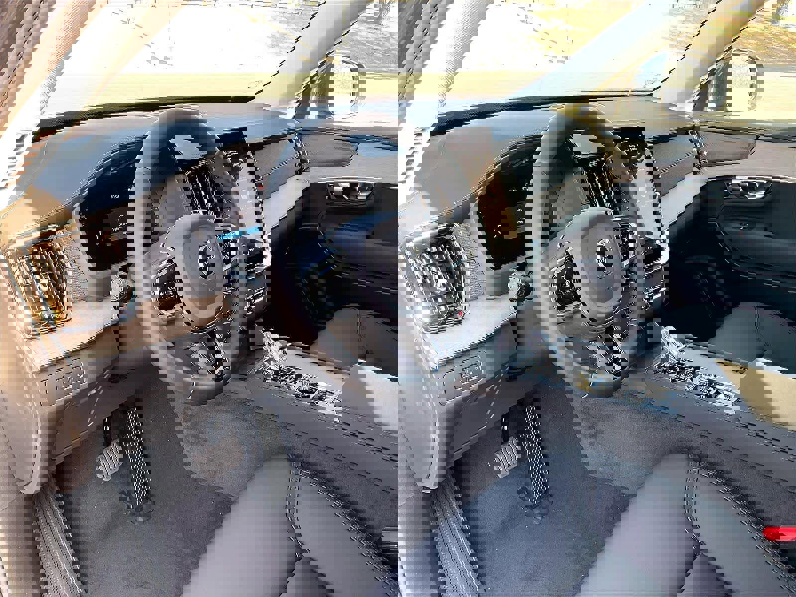 New 2026 Volvo XC90 T8 Plus w/ Protection Package image 8