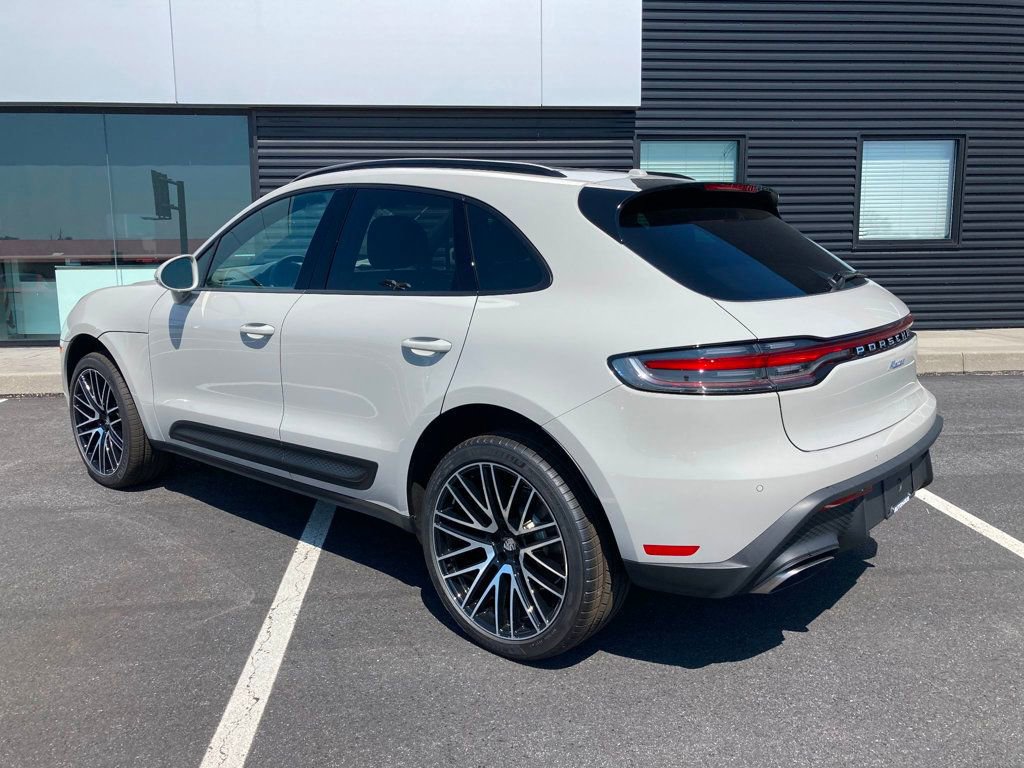 Certified 2025 Porsche Macan image 9