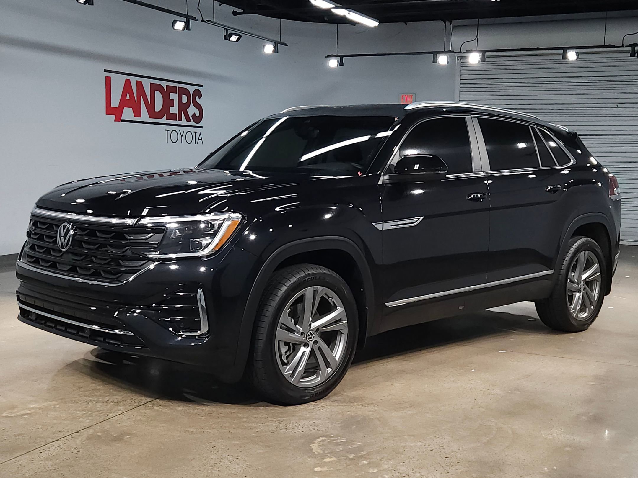 Used 2024 Volkswagen Atlas Cross Sport SEL R-Line image 3