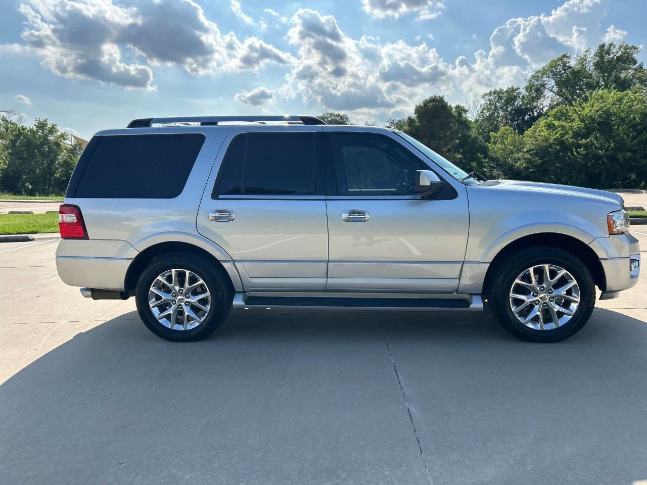 Used 2017 Ford Expedition Limited RWD image 5