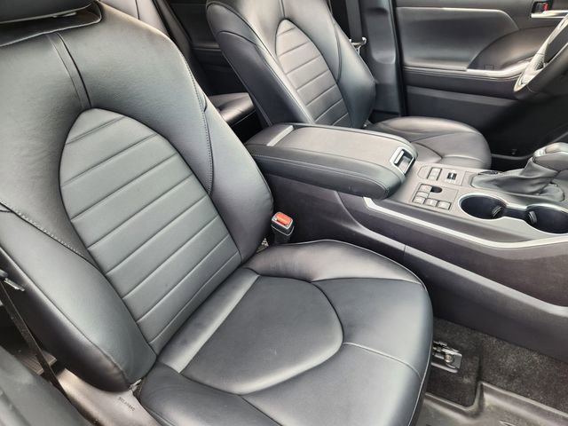 Used 2024 Toyota Highlander XLE AWD/4WD image 10
