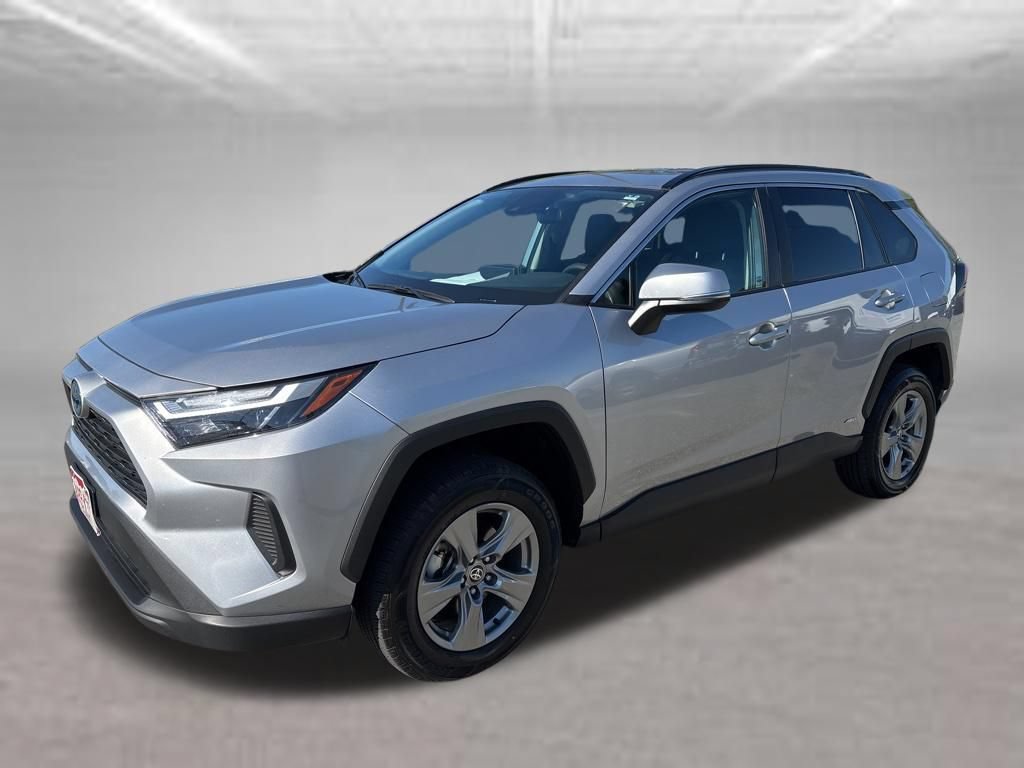 Used 2024 Toyota RAV4 XLE AWD/4WD image 5