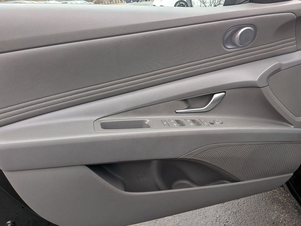 Used 2025 Hyundai Elantra SEL FWD image 9