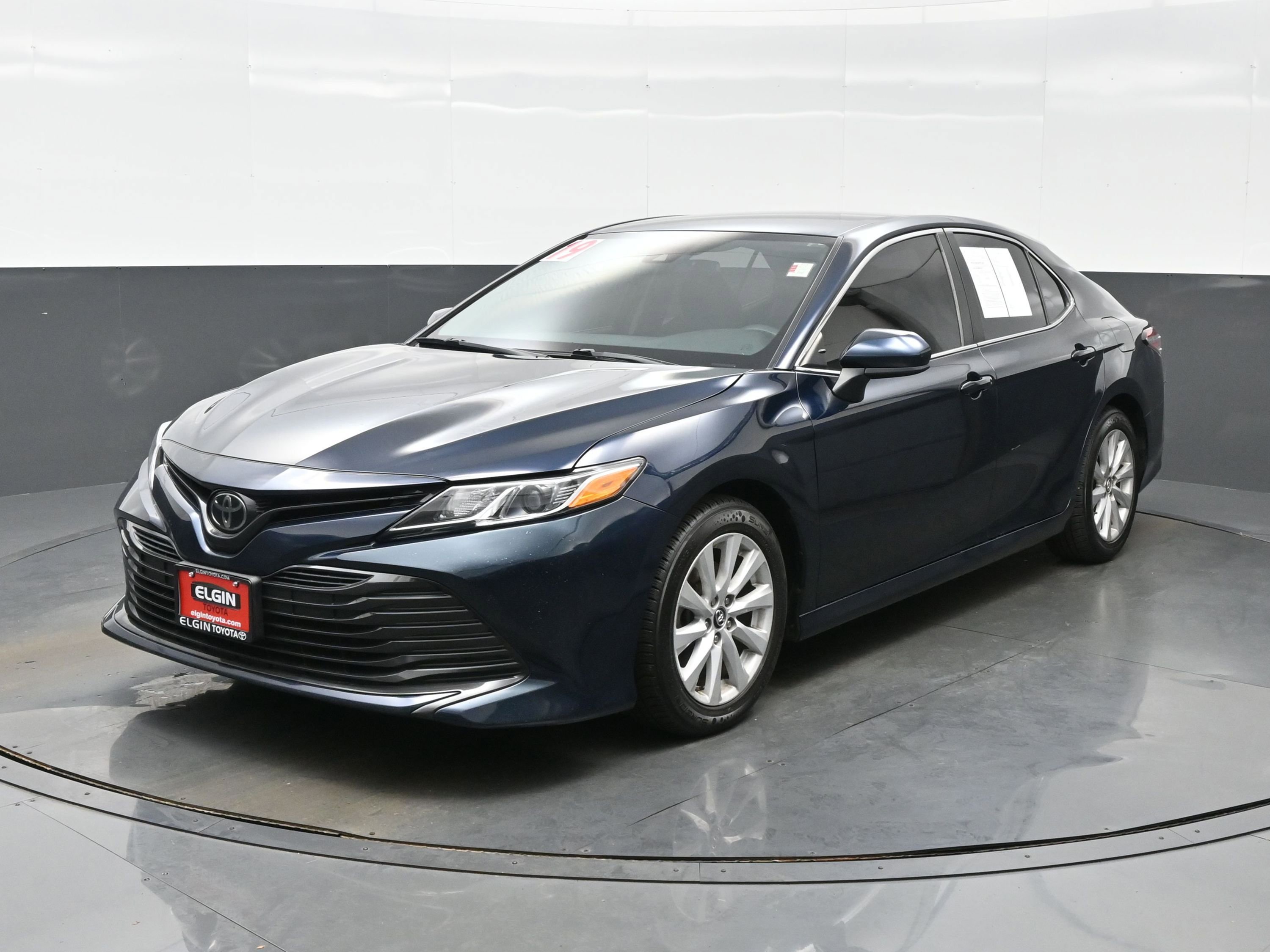 Used 2019 Toyota Camry LE image 2