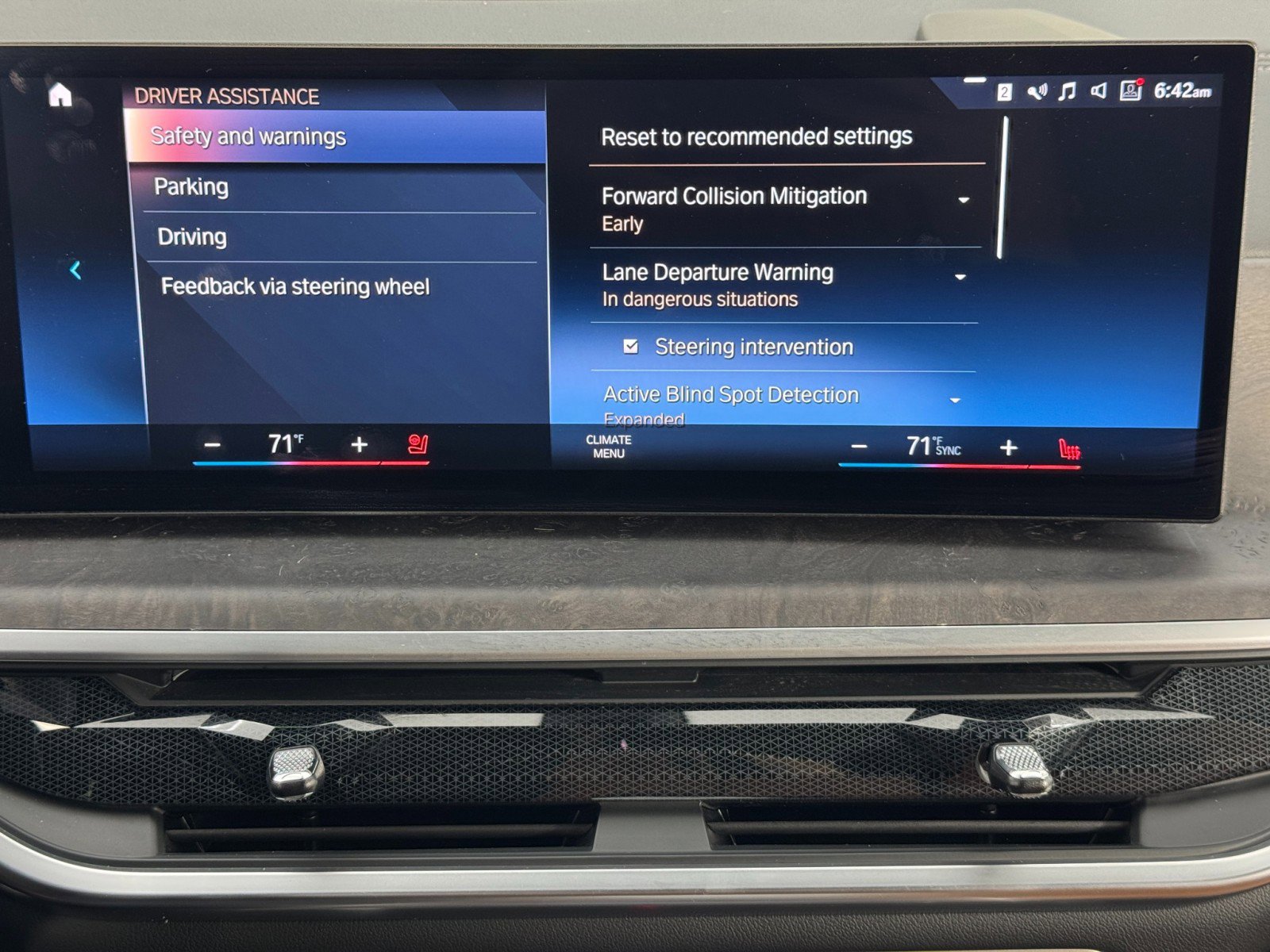 Used 2023 BMW X7 xDrive40i w/ M Sport Package image 31